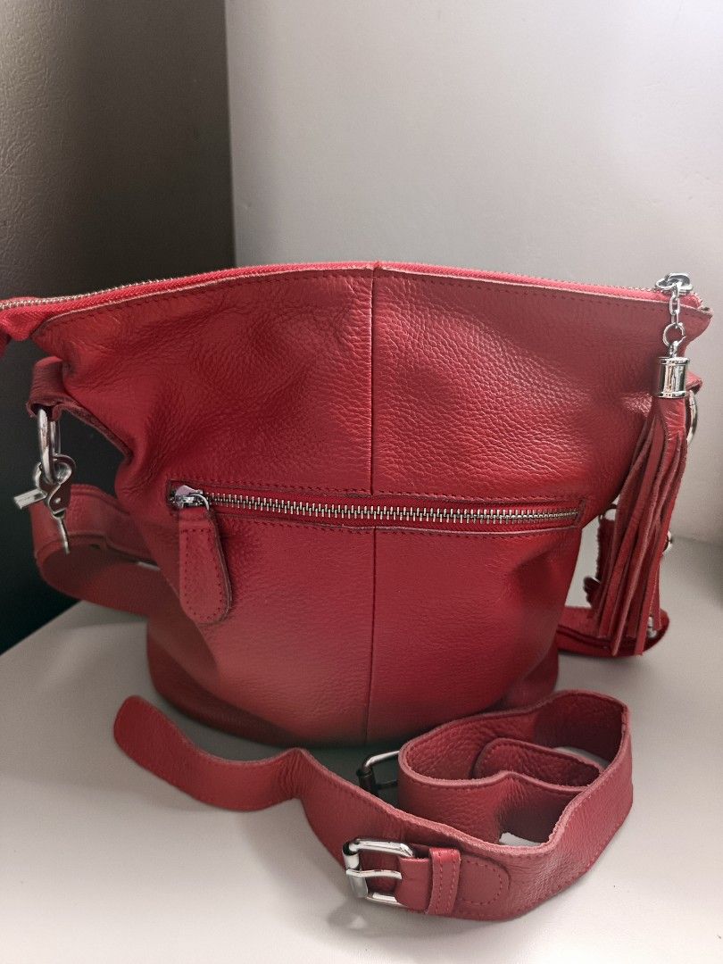 3 way bag (Category: Cross-body Bags) located in Santa Cruz, Pampanga. Submitted by uscanada (Listing ID 1443096089, Image 2). Description: .