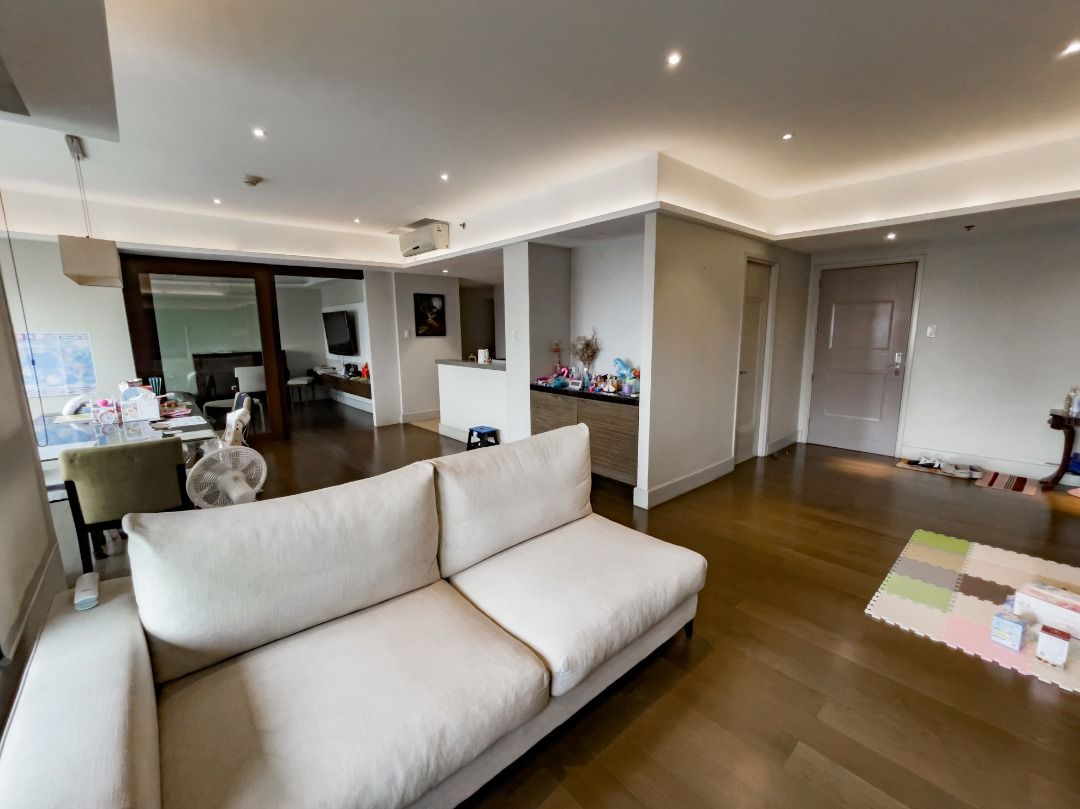 3BR Unit For Sale - Edades Tower (Category: Apartments & Condos) located in Makati City. Submitted by vsg.realestate (Listing ID 1443121807, Image 2). Description: 🔆 3BR Unit For Sale - Eurovilla 3 📌Property Details Tower 2 19th Floor 3BR 3TB 180 sqm 2 Parking Slots 📌Features Corner unit Well maintained unit With powder room Maid’s room with own T&B 📌Amenities Swimming Pool Squash Court Gymnasium Children's Playground Recreational Hall Podium