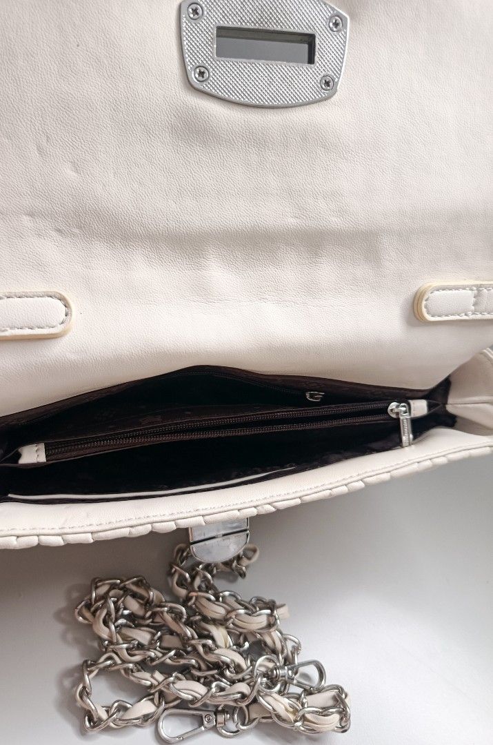 4 way bag (Category: Cross-body Bags) located in Santa Cruz, Pampanga. Submitted by uscanada (Listing ID 1443095020, Image 2). Description: original price : 2,800 selling price : 399.