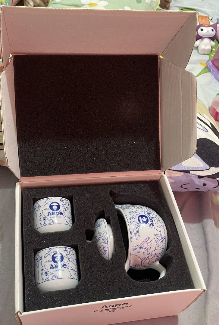 Aape BY A BATHING APE teapot collection (Category: Other Kitchenware & Tableware) located in Arayat. Submitted by imeon13 (Listing ID 1442986119, Image 3). Description: bnew condition authentic , no cracks.. 11k sa mercari sken 3k lng ☺️.