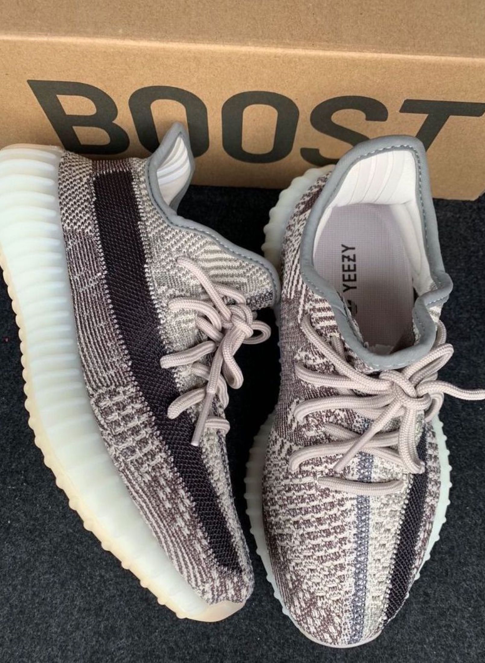 adidas originals Yeezy Boost 350 V2 Sesame Grey Zyon Grey (Category: Sneakers) located in Singapore. Submitted by nicesticfox (Listing ID 1442939908, Image 3). Description: Hey there! 👋 This Adidas adidas originals Yeezy Boost 350 V2 Sesame Grey Zyon Grey is brand new! ✨ 📦 After you order, I'll send photos in ~3 days to confirm size & style ✅ Once you confirm, ships free via J&T or Ninja Van 🏷️ Tracking number provided 💰 Cash on delivery — ju