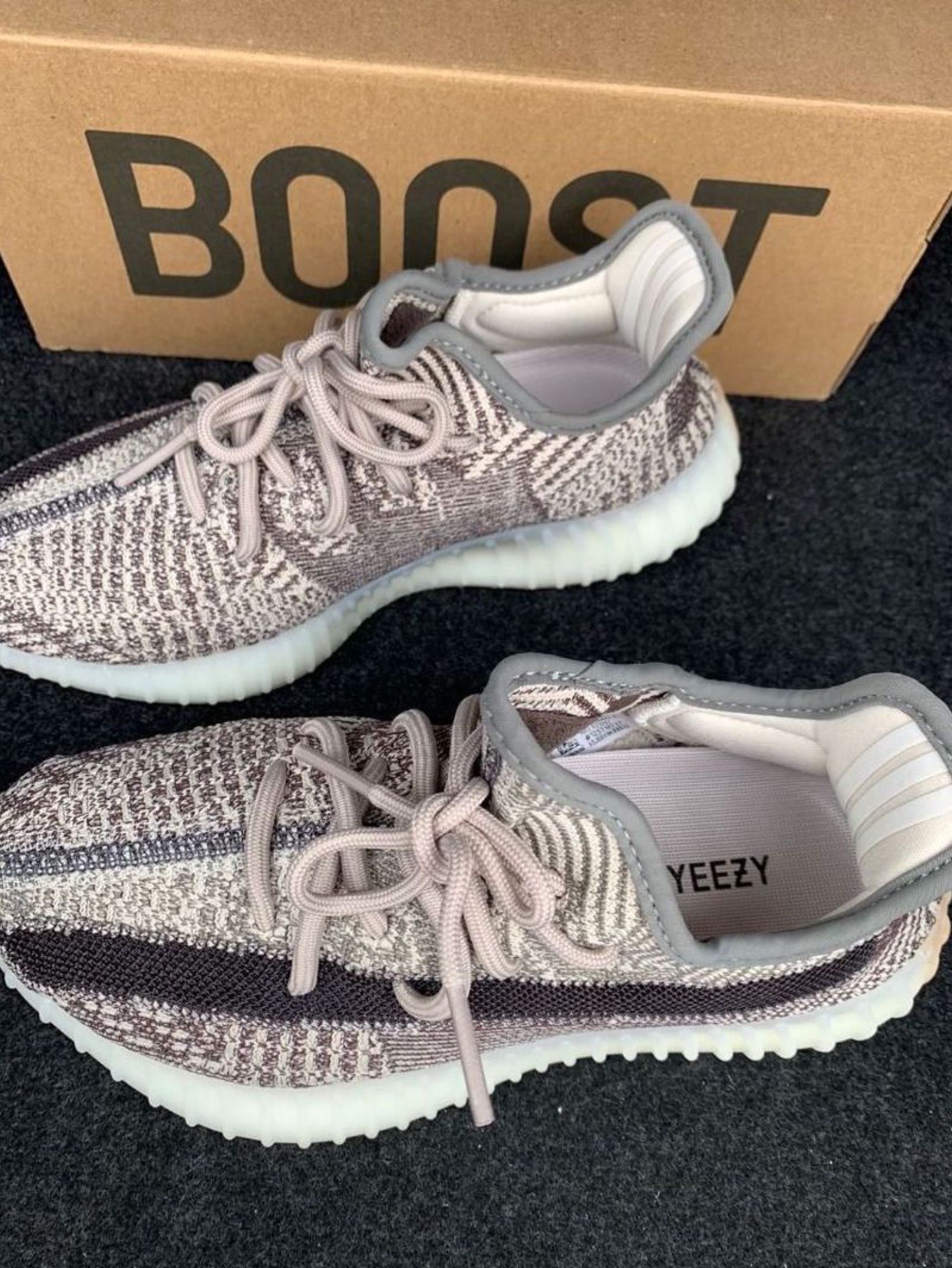 adidas originals Yeezy Boost 350 V2 Sesame Grey Zyon Grey (Category: Sneakers) located in Singapore. Submitted by nicesticfox (Listing ID 1442939908, Image 2). Description: Hey there! 👋 This Adidas adidas originals Yeezy Boost 350 V2 Sesame Grey Zyon Grey is brand new! ✨ 📦 After you order, I'll send photos in ~3 days to confirm size & style ✅ Once you confirm, ships free via J&T or Ninja Van 🏷️ Tracking number provided 💰 Cash on delivery — ju