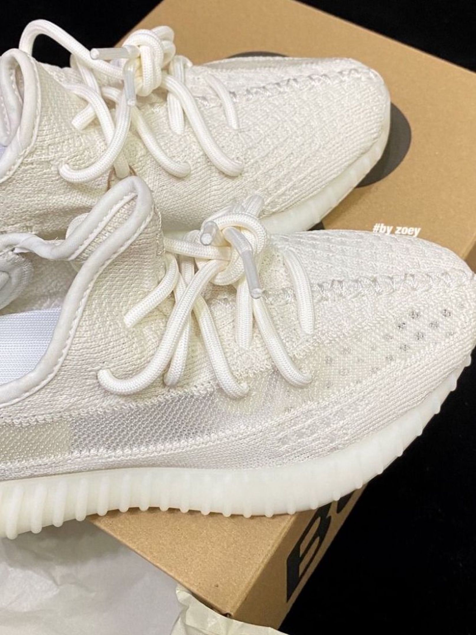 adidas originals Yeezy Boost 350 V2 Bone White (Category: Sneakers) located in Singapore. Submitted by kofiercecloud (Listing ID 1443123572, Image 3). Description: 📜 Adidas Quality Promise adidas originals Yeezy Boost 350 V2 Bone White All items are brand new I send photos within ~3 days to confirm before shipping Free delivery via J&T or Ninja Van Cash on delivery — only pay when you receive Chat me anytime 💬.