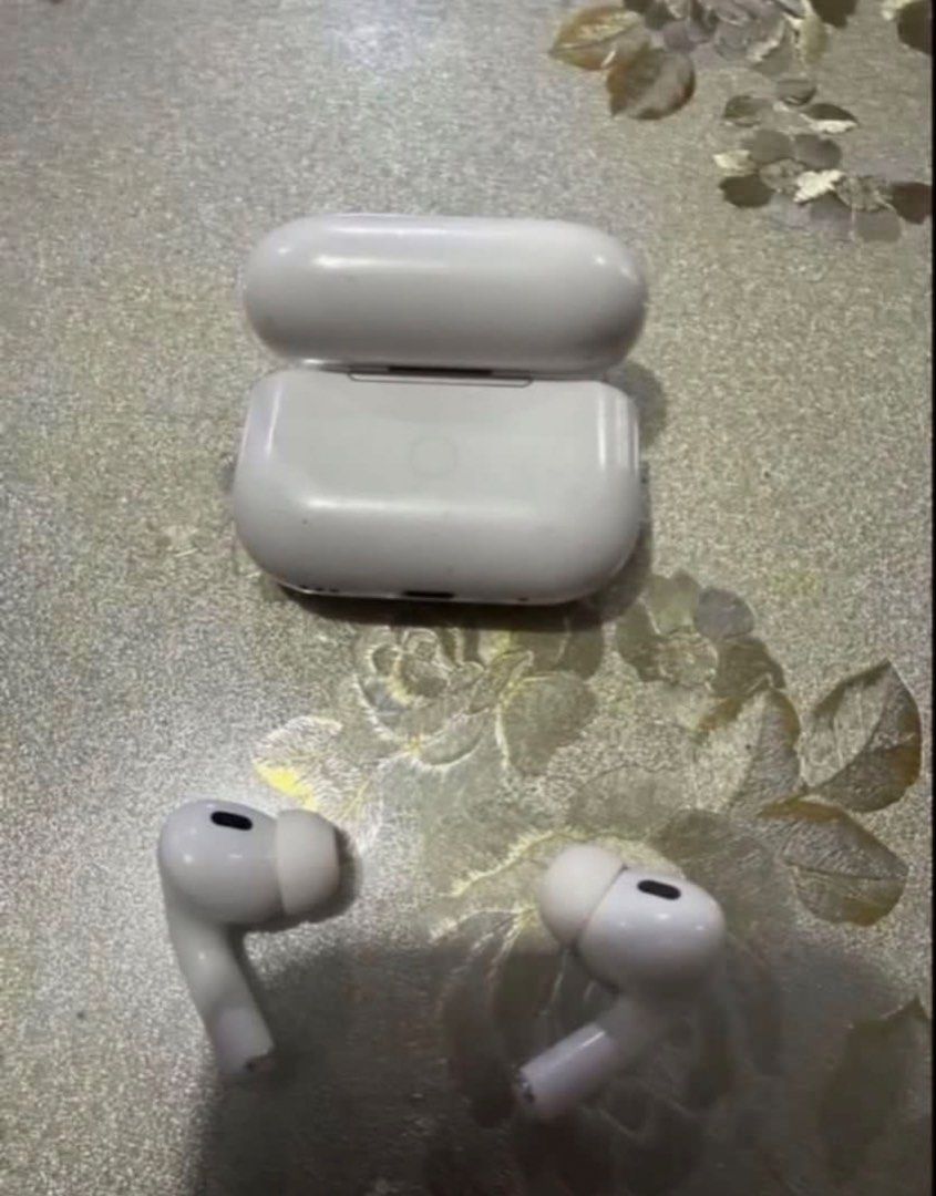 AirPods Pro with Charging Case478394099455109122