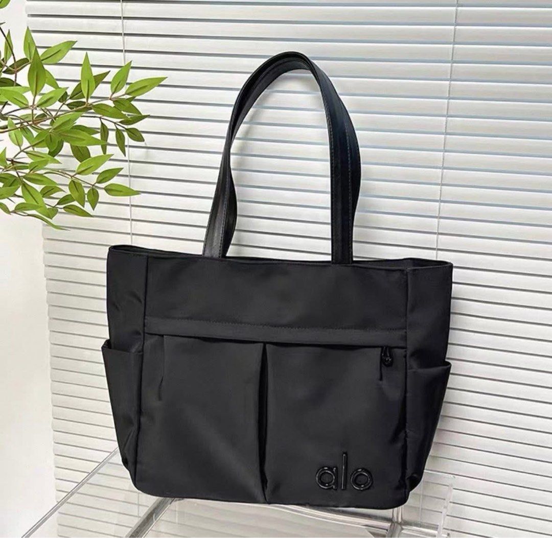 Alo tote bag large (Category: Tote Bags) located in Manila. Submitted by raya021 (Listing ID 1443078009, Image 1). Description: .