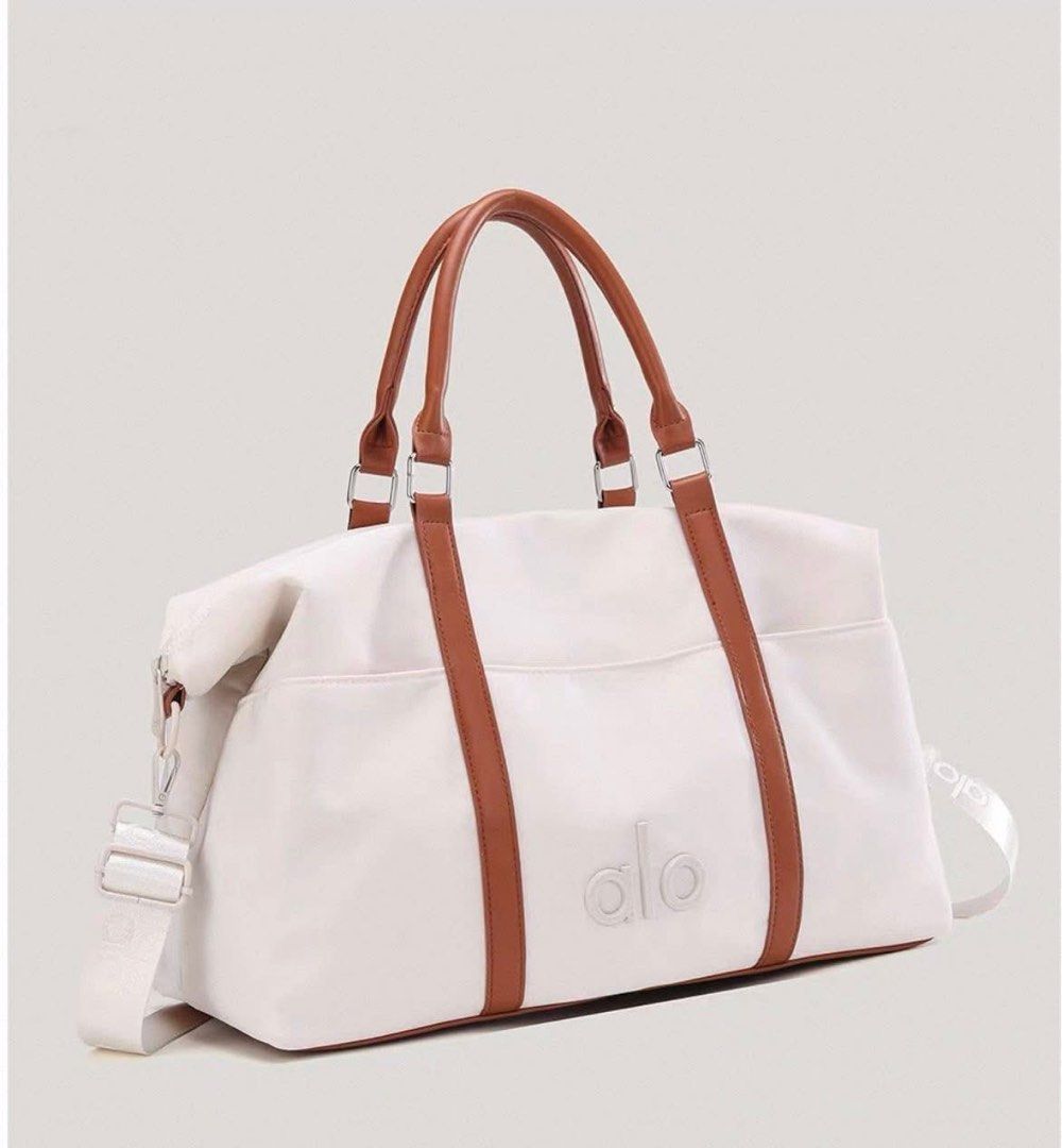 Alo Yoga bag (Category: Shoulder Bags) located in Manila. Submitted by raya021 (Listing ID 1443040111, Image 2). Description: .