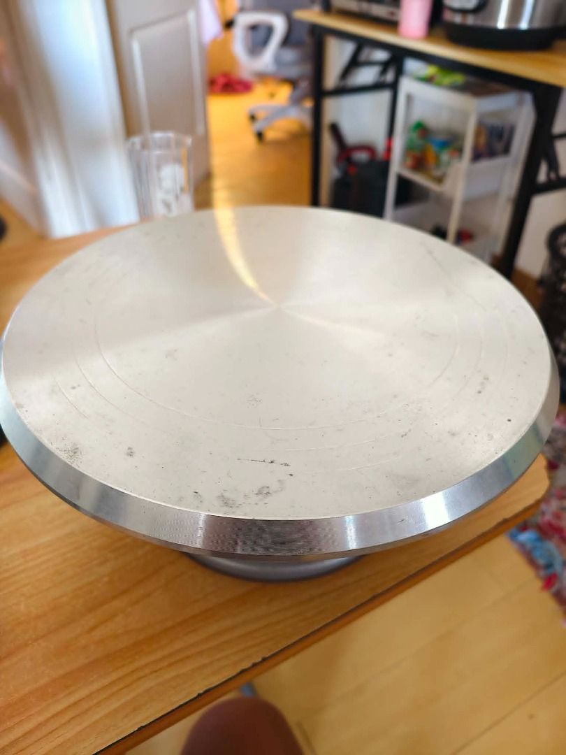 Aluminum Cake Decorating Turntable Stand (Category: Other Kitchenware & Tableware) located in Makati City. Submitted by purestorm_73e1e2 (Listing ID 1442960799, Image 1). Description: 🍰✨ CAKE TURNTABLE BAKING TOOL ✨🍰 💯 USED ONLY ONCE 💯 EXCELLENT CONDITION 📏 SIZE: 12 × 5.3 INCHES 💰 PRICE: ₱650 Perfect for: 🎂 Cake Decorating 🧁 Frosting Cakes 🍰 Baking Projects 👩‍🍳 Home Bakers & Professional Cake Artists 📦 REASON FOR SELLING: ✨ Declutteri