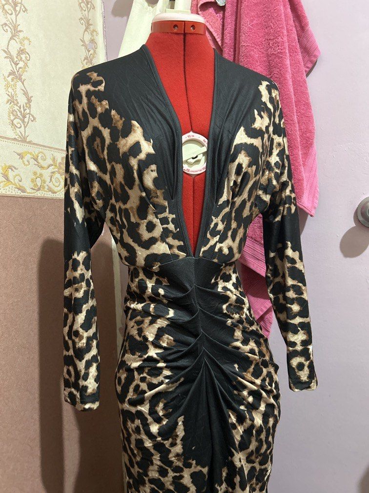 SHEIN Animal Print V neck Dress (Category: Dresses) located in Quezon City. Submitted by prelovedthings830 (Listing ID 1443035595, Image 2). Description: .