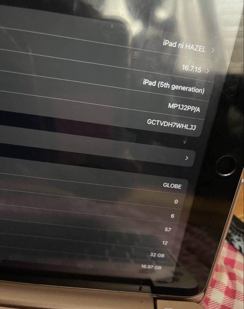 Apple Ipad 5th Gen (Category: iPad) located in Valenzuela. Submitted by andilero (Listing ID 1443112712, Image 2). Description: ‼️For Sale: iPad 5th Gen 🟢Condition: Well used - dents are noticeable on the body 🟢Working: 100% - screen, touch, buttons, cameras, speakers all good 🟢No iCloud lock - reset and ready for new owner ‼️Honest issue: Cosmetic dents only. Doesn’t affect performance. Price: Slightly negotiable Meet-Up: Sm Valenzuela City M