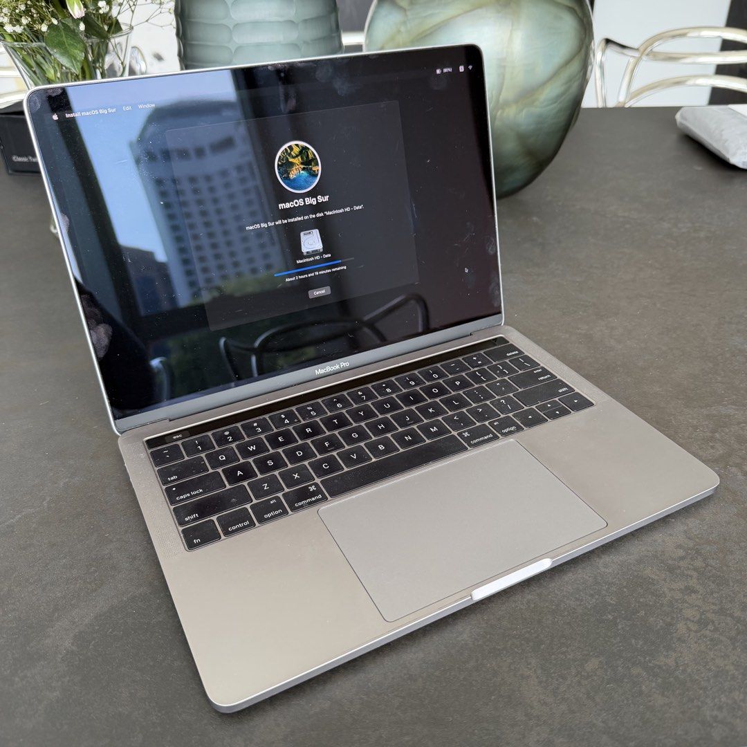 Apple MacBook Pro 13.3 2016 Laptop478352882795827201