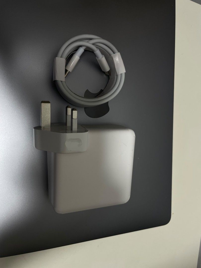 Apple MacBook Pro 13 inch-2016479472484636446723
