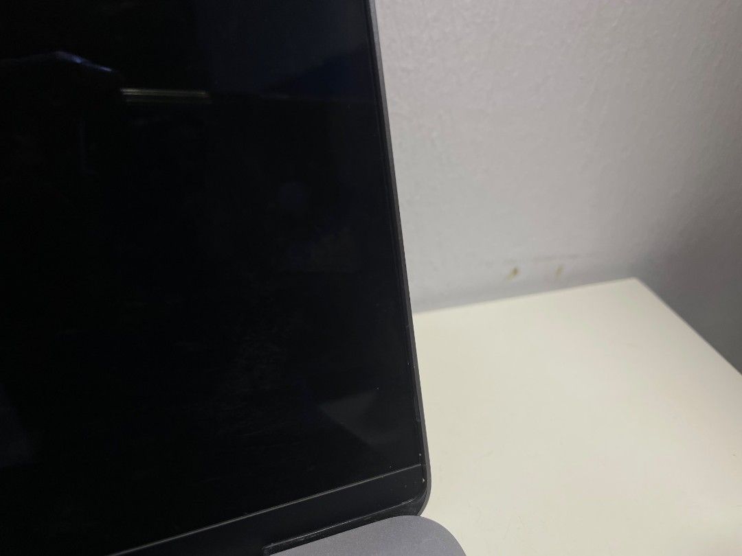 Apple MacBook Pro 13 inch-2016479472484636446724