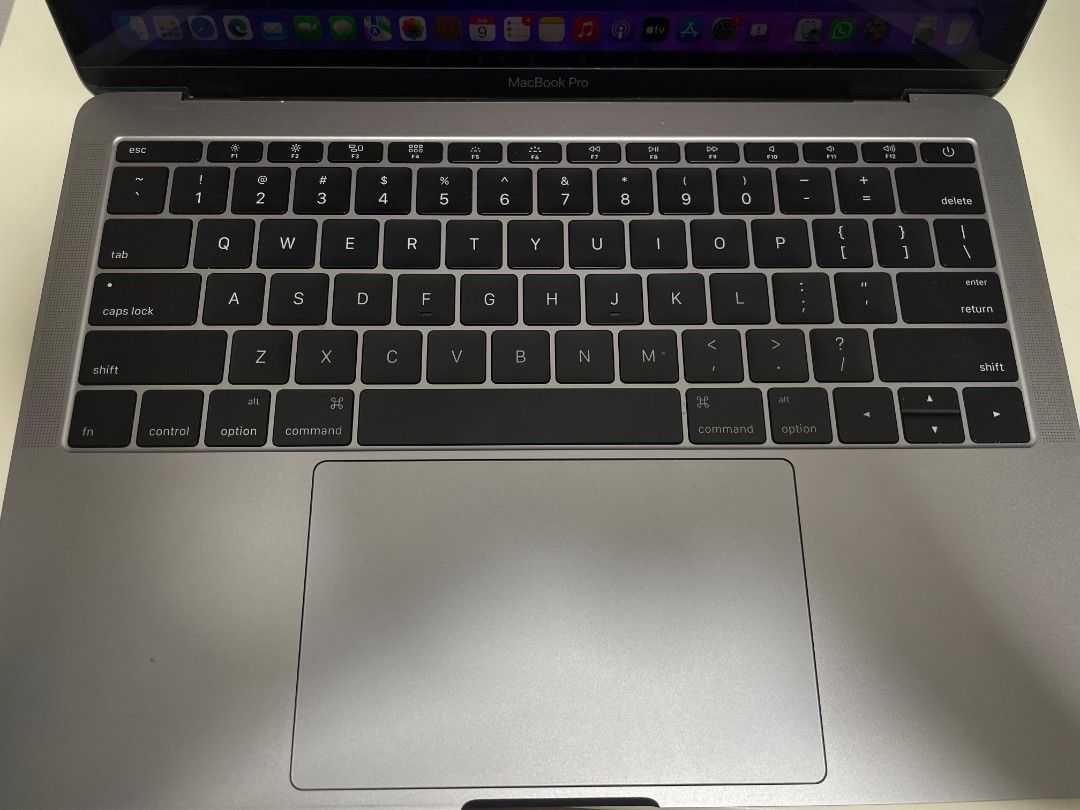 Apple MacBook Pro 13 inch-2016479472484636446721