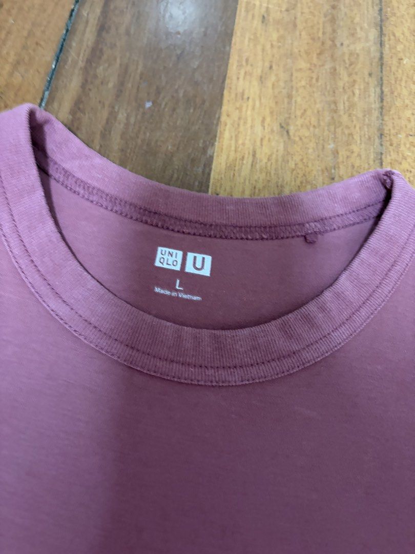 Authentic Uniqlo Fuchsia Crew Neck Tee (Category: Shirts) located in Quezon City. Submitted by mnl.declutter (Listing ID 1443025572, Image 3). Description: Authentic Uniqlo Fuchsia Crew Neck Tee •in good condition Size guide •shoulder width ≈ 14.5 in •width ≈ 18.5 in •length ≈ 22 in •sleeve length ≈ 5.5 in DM for any questions or inquiries! 😊 MOP - Gcash SF - c/o buyer.