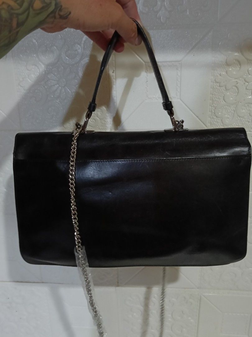 Authentic/Legit 💯 Furla Ballaria Handbag (Category: Luxury Bags & Wallets) located in Manila. Submitted by archie_doroy (Listing ID 1443061411, Image 3). Description: Authentic/Legit 💯 Furla Ballaria Handbag Made in italy Medium size Rank AB In good condition Issue missing Strap. Replace Chain Strap minima presmark sign of use No any cracks and fade sa Leather. 1150 Freeship only.