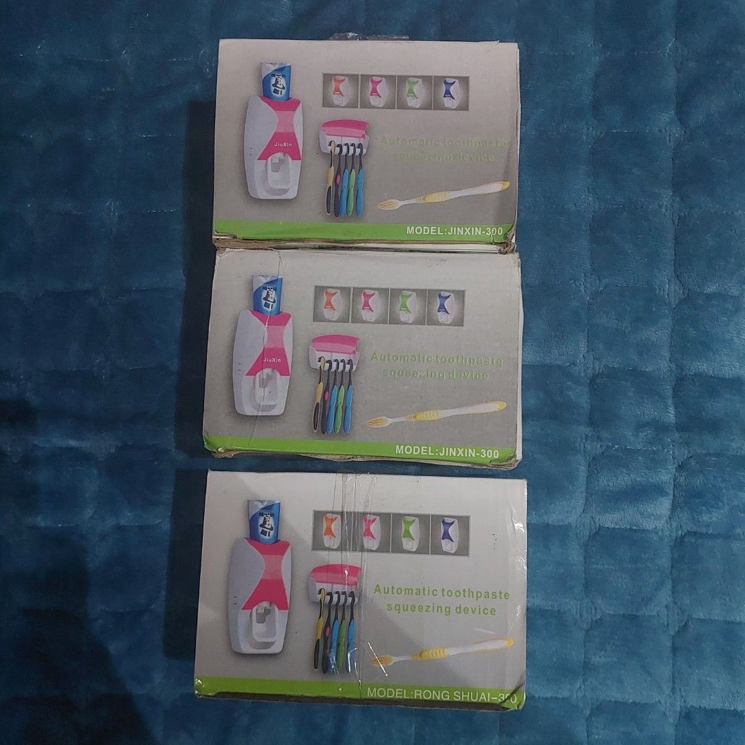 Automatic Toothpaste Squeezing Device (Category: Oral Care) located in Paranaque City. Submitted by full-of-stuff-on-rack (Listing ID 1443084227, Image 1). Description: .