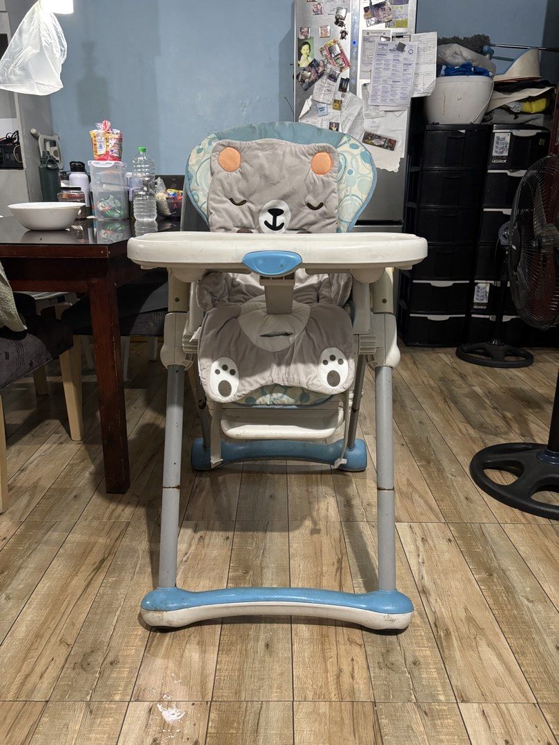 Baby high chair (Category: Baby High Chairs) located in Paranaque City. Submitted by jarberice (Listing ID 1443060106, Image 1). Description: Japan made pwedeng ibaba, removable table.