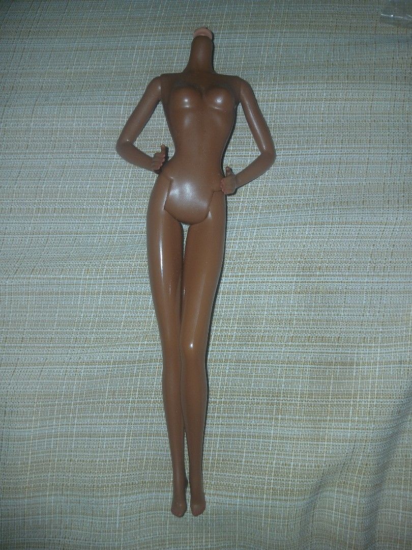 Model Muse Body Brown Skin (Category: Body Care) located in Subic. Submitted by frncnjntmr22 (Listing ID 1443119089, Image 1). Description: wysiwyg.