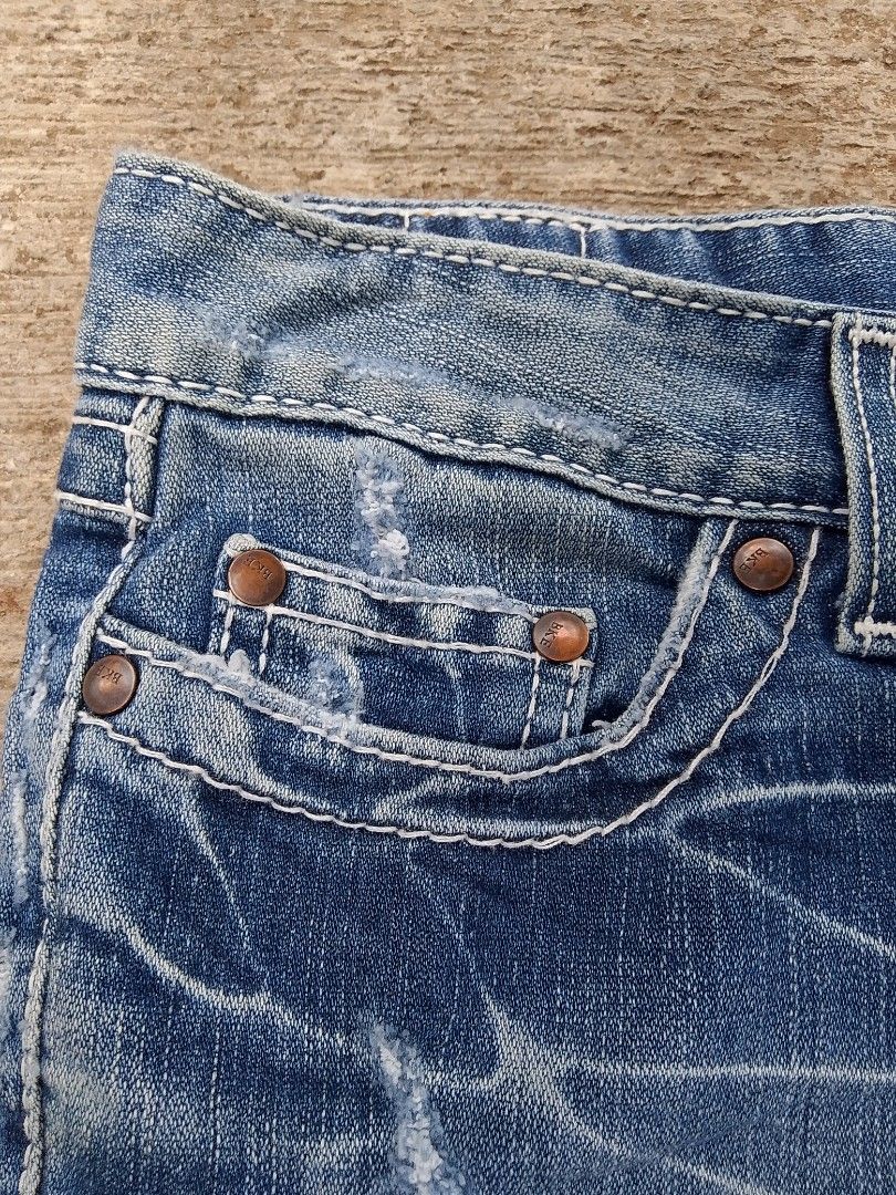 BKE Denim Madison Stretch Lowrise Denim Short (Category: Shorts) located in Bonifacio. Submitted by rasfinds16 (Listing ID 1443036653, Image 3). Description: Brand : BKE Denim 📌ALL ITEMS ARE NEGOTIABLE / DM ME 📩 📌Color may vary due to lighting. Waist : 27 Color Rate : 9.5 / 10b Condition : Excellent Issue : None / Need wash MOP : GCash Courier : J&T Location : Mindanao - PAY NOW / SHIPPED NOW | TOMORROW - WE SHIP NATIONWIDE VIA J&T - ITEMS ARE