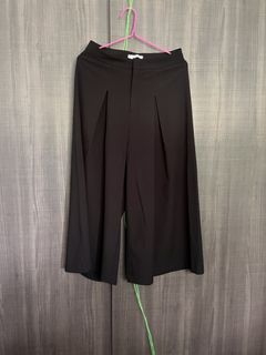 (Category: ) located in . Submitted by joannefashioncloset (Listing ID 1442986745, Image 1). Description: .