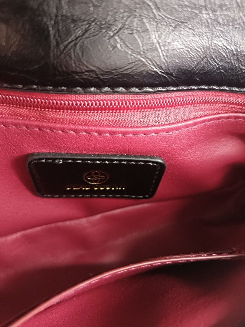 Black Quilted sling (Category: Cross-body Bags) located in Santa Cruz, Pampanga. Submitted by uscanada (Listing ID 1443115027, Image 2). Description: premium quilted bag personal bag.