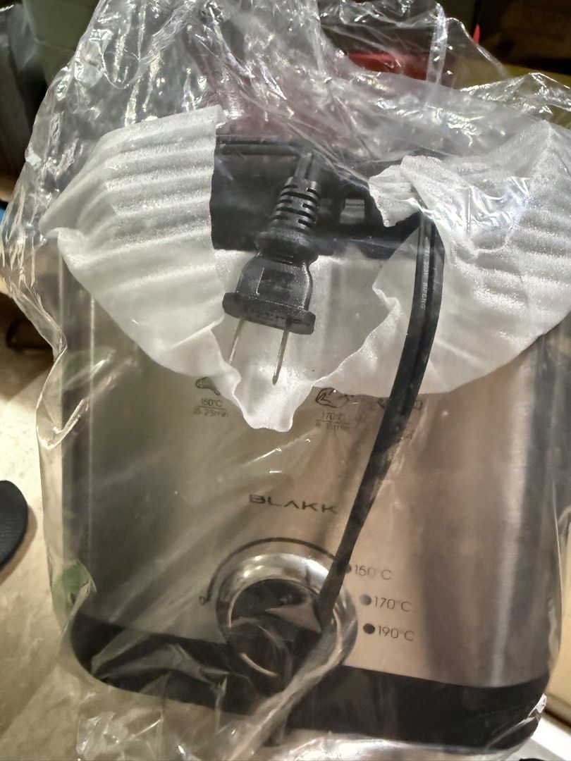 Blakk Deep Fryer (Category: Fryers) located in Mandaluyong City. Submitted by gozaimasu68008 (Listing ID 1443005718, Image 3). Description: MIB. Only opened for inspection. Natambak pero never been used. MOP: Bank transfer Price is slightly negotiable.