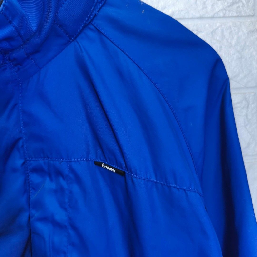 Bossini Blue Windbreaker Jacket Size M/L (Category: Coats, Jackets and Outerwear) located in Caloocan City. Submitted by 3teeenx_ (Listing ID 1443025631, Image 2). Description: - Brand: Bossini - Type: Blue Windbreaker Jacket - Size: M/L - Features: Zip-up front, pockets, mesh lining - Ideal for: Outdoor activities, casual wear - Condition: Good, ready for a new owner.