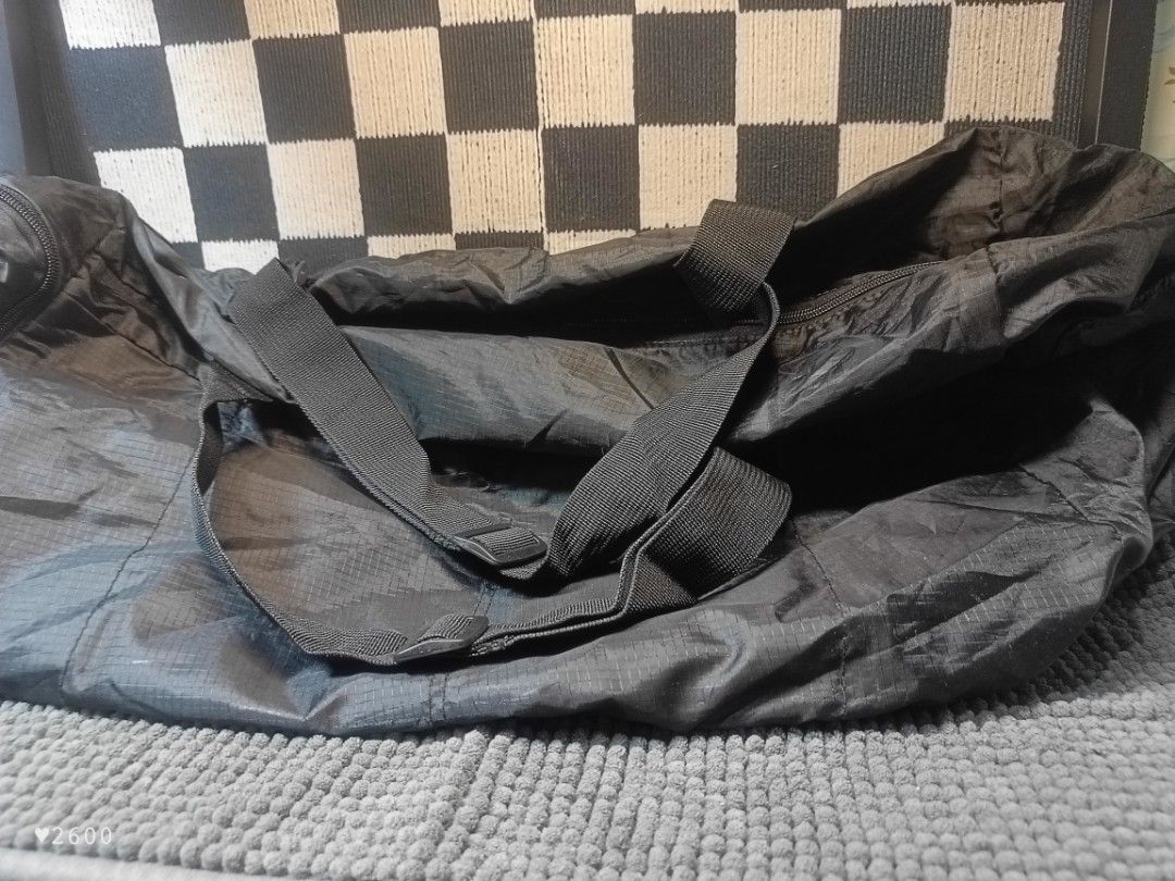 Bossini Foldable Bag (Category: Tote Bags) located in Baguio. Submitted by 26_zerozero (Listing ID 1443120249, Image 2). Description: Excellent Condition | no flaws - Brand: Bossini - Color: Black - Type: Foldable Bag - Dimensions: W48 x D25 x H25 cm - Ideal for: Travel or everyday use - Features: Lightweight, easy to pack.