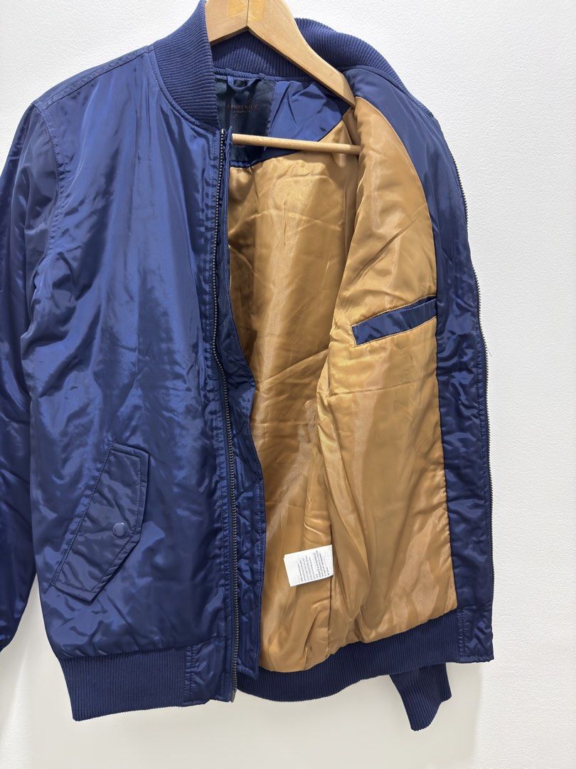 Brunswick Cotton On (Category: Coats, Jackets and Outerwear) located in Valenzuela. Submitted by zuubee (Listing ID 1443021613, Image 3). Description: Brunswick Garments bomber jacket Size S Decluttering Php 500 + shipping.