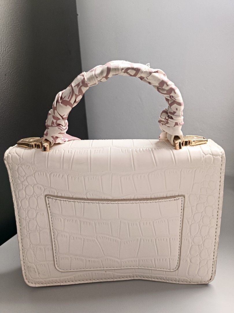 Candy Rose sling bag (Category: Cross-body Bags) located in Santa Cruz, Pampanga. Submitted by uscanada (Listing ID 1443124240, Image 2). Description: .