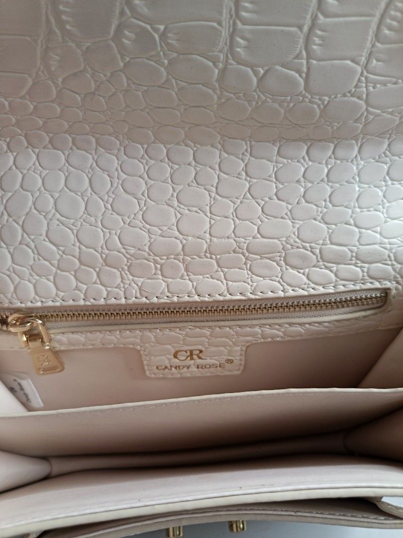 Candy Rose sling bag (Category: Cross-body Bags) located in Santa Cruz, Pampanga. Submitted by uscanada (Listing ID 1443124240, Image 3). Description: .
