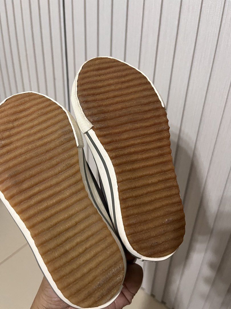 Canvas Sneakers with Lace-up Closure (Category: Babies & Kids Fashion) located in Antipolo. Submitted by jloom (Listing ID 1443105264, Image 2). Description: -can fit upto 15cm —Book for Lalamove delivery (Antipolo Loc) —For JnT since malayo sia sa loc ko and I can’t have the pick up option, need to avail atleast 4h up para d naman sayang ang effort at pamasahe :) thanks for understanding. .