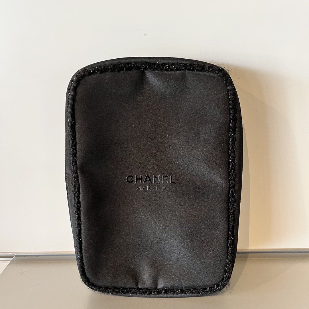Chanel Makeup Pouch Organizer Black (Category: Makeup) located in Valencia. Submitted by yaku_lux (Listing ID 1443033973, Image 1). Description: Authentic Chanel makeup pouch. Black with embossed logo. Double zip, interior compartments & zip pocket. Some interior wear shown. Made in China..