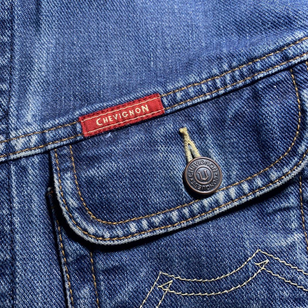 Chevignon Denim Jacket Unisex (Category: Coats, Jackets and Outerwear) located in Manila. Submitted by steeezyyy (Listing ID 1442932127, Image 3). Description: very good condition no issue 500 only pm lang po meet up sa malapit W 20 x L 25.4 Location : Mandaluyong City .
