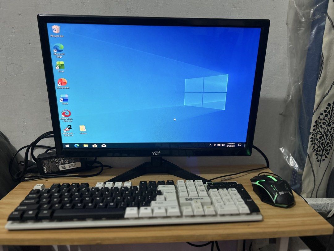 Computer set (Category: Desktops) located in Manila. Submitted by zaki_25 (Listing ID 1442940849, Image 1). Description: .