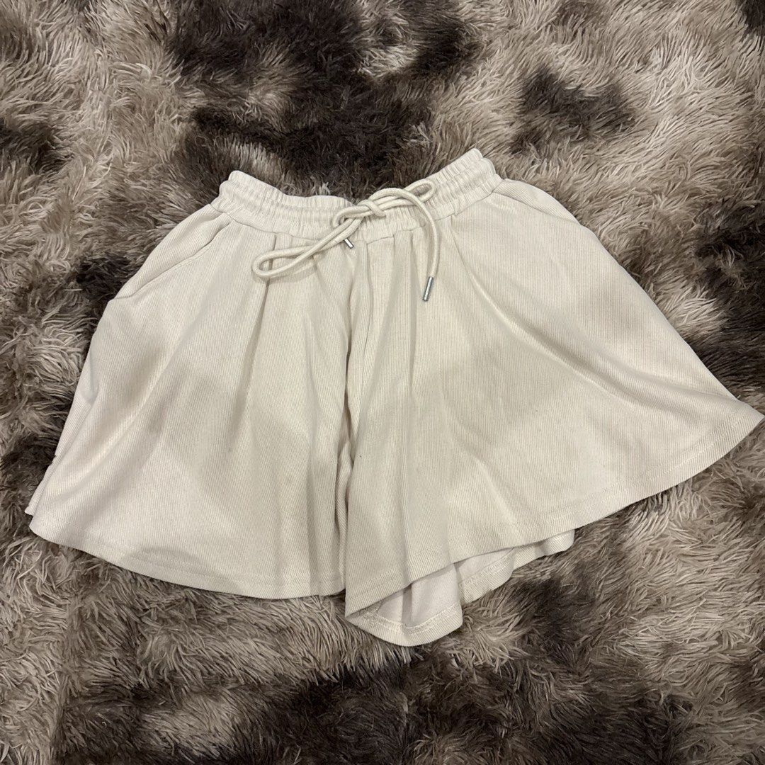 Cotton Shorts for GYM/Running (Category: Shorts) located in Baliuag. Submitted by gilpiece (Listing ID 1443094228, Image 1). Description: Can be used for running/gym.