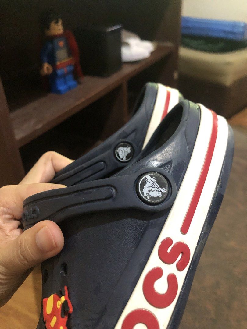CROCS (Category: Babies & Kids Fashion) located in Aliaga. Submitted by imang_13 (Listing ID 1442950934, Image 3). Description: J1/20cm ✅need iglue un gilid, un lng ang issue, maganda pa un slipper and pwede pa pang libot basta maidikit lng un sa gilid :) .