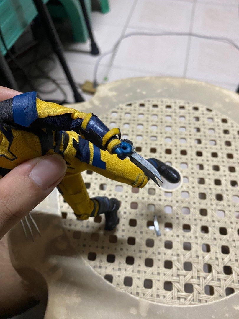 Custom Wolverine (Category: Figurines & Statues) located in Quezon City. Submitted by ccrls (Listing ID 1443008303, Image 2). Description: Custom Wolverine - extra head - QC loc Issues - natanggal yung isang claw.
