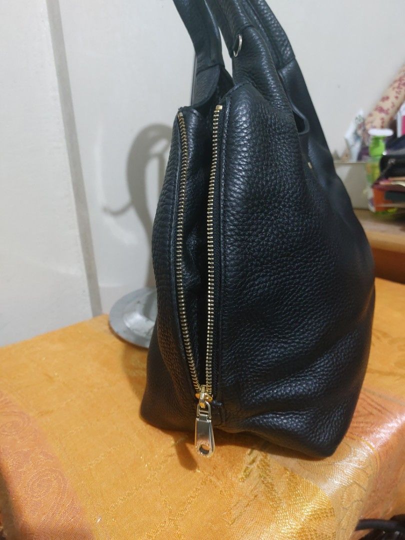DKNY Black Leather Hobo Shoulder Bag (Category: Shoulder Bags) located in Las Pinas. Submitted by jmproperties (Listing ID 1443052957, Image 3). Description: - DKNY black leather hobo bag - Textured leather finish - Zip closure along the top - Comfortable shoulder straps - Simple and classic design - Great for everyday use - Plenty of space inside normal signs of use / pressmarks only. The bag is in very good condition.