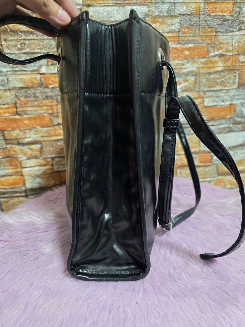 [SALE] EL NOI shoulder bag (Category: Shoulder Bags) located in Binan City. Submitted by elli.etcetera (Listing ID 1443062529, Image 3). Description: MOP: Gcash, Maya or Bank Transfer MOD: Flash, J&T orLalamove.