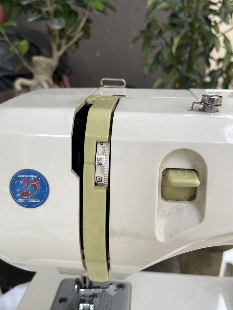 Elekta ESM-618 Sewing Machine (Not Working) (Category: Craft Supplies & Tools) located in Quezon City. Submitted by madmoisella84 (Listing ID 1443100686, Image 3). Description: - Elekta Sewing Machine (Model ESM-618) - Not Working. Di po sure anong sira..
