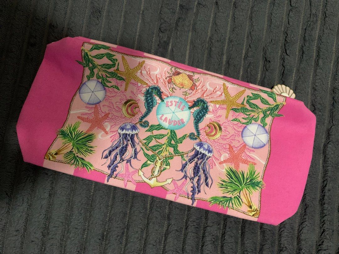 Estee Lauder Make up accessories Pouches (Category: Purses & Pouches) located in Caloocan City. Submitted by estrellamanila (Listing ID 1443108483, Image 2). Description: 700 for Both - check photo posted (small marks in the top of stripes pouch) Brandnew & Stored only.