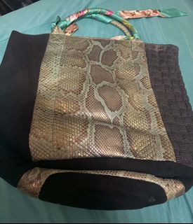 (Category: ) located in . Submitted by serpentnfeline08 (Listing ID 1443009973, Image 1). Description: .