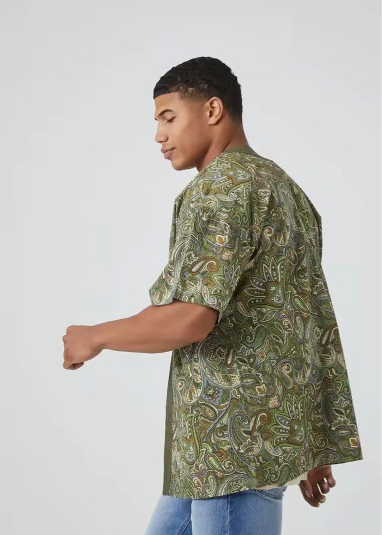 F21 Men's Paisley Print Kimono Jacket (Category: Coats, Jackets and Outerwear) located in Manila. Submitted by kimchimie (Listing ID 1443036529, Image 2). Description: large oversized for women still in good condition.