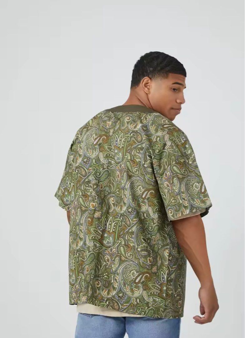 F21 Men's Paisley Print Kimono Jacket (Category: Coats, Jackets and Outerwear) located in Manila. Submitted by kimchimie (Listing ID 1443036529, Image 3). Description: large oversized for women still in good condition.