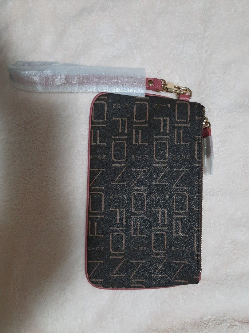 Fion Wristlet (Category: Purses & Pouches) located in Singapore. Submitted by pippa888 (Listing ID 1443045708, Image 1). Description: Size about 8x5inch .