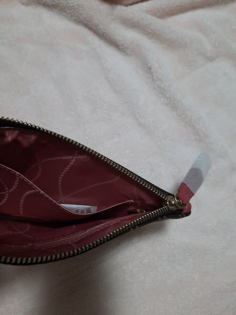Fion Wristlet (Category: Purses & Pouches) located in Singapore. Submitted by pippa888 (Listing ID 1443045708, Image 2). Description: Size about 8x5inch .