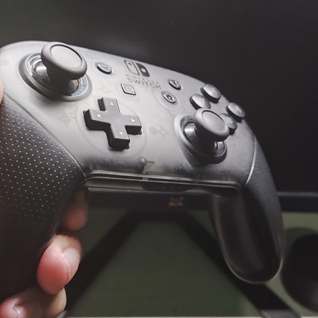 (FOR SALE!!) Nintendo Switch 1 Pro Controller - Black (Category: Controllers) located in Paranaque City. Submitted by nothamdan (Listing ID 1443105373, Image 3). Description: LAST PRICE Bought it in 2024 Meetup Loc: Around BF Homes Parañaque Can do courier service but shouldered by buyer RFS: Nakatambak nalang & need funds.