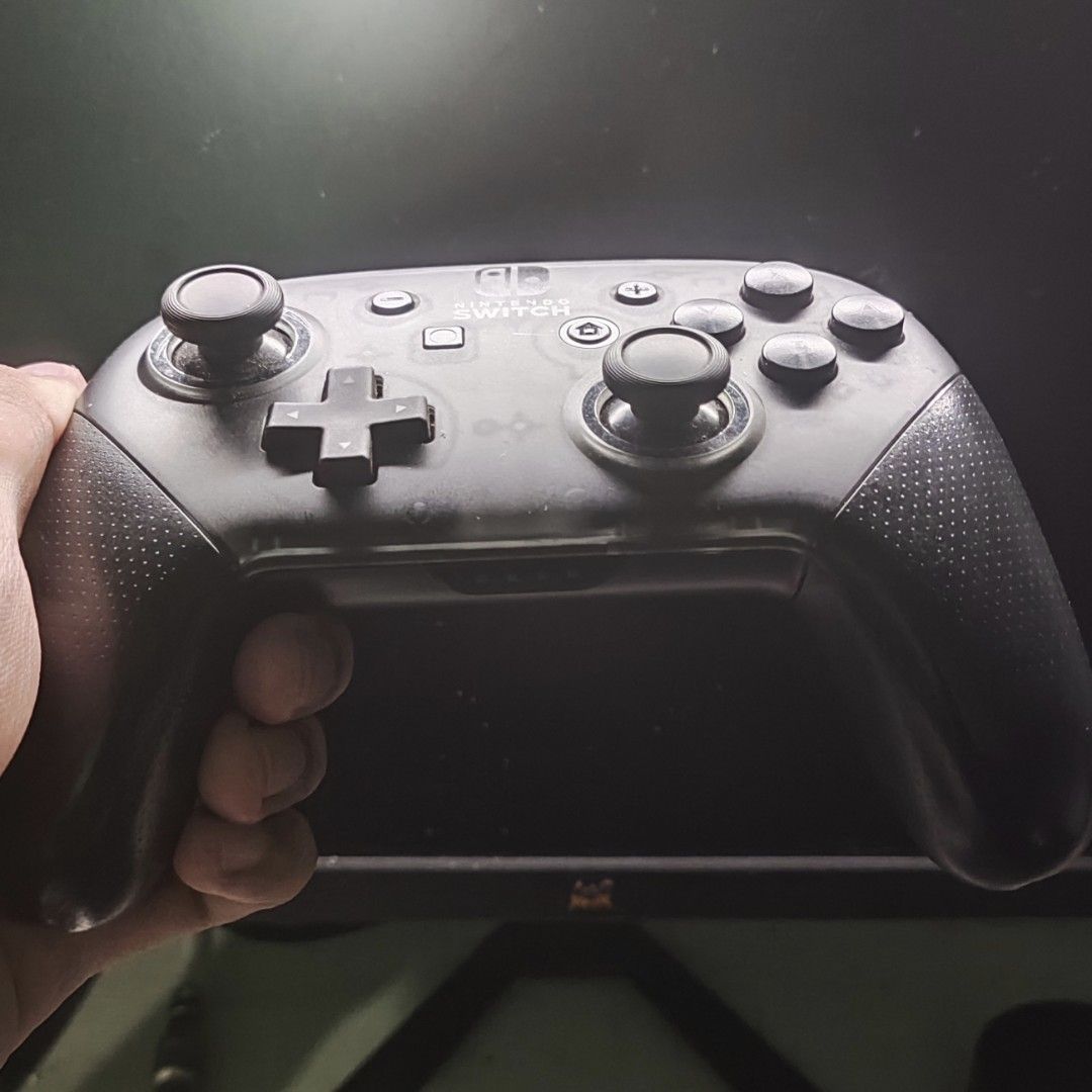 (FOR SALE!!) Nintendo Switch 1 Pro Controller - Black (Category: Controllers) located in Paranaque City. Submitted by nothamdan (Listing ID 1443105373, Image 1). Description: LAST PRICE Bought it in 2024 Meetup Loc: Around BF Homes Parañaque Can do courier service but shouldered by buyer RFS: Nakatambak nalang & need funds.