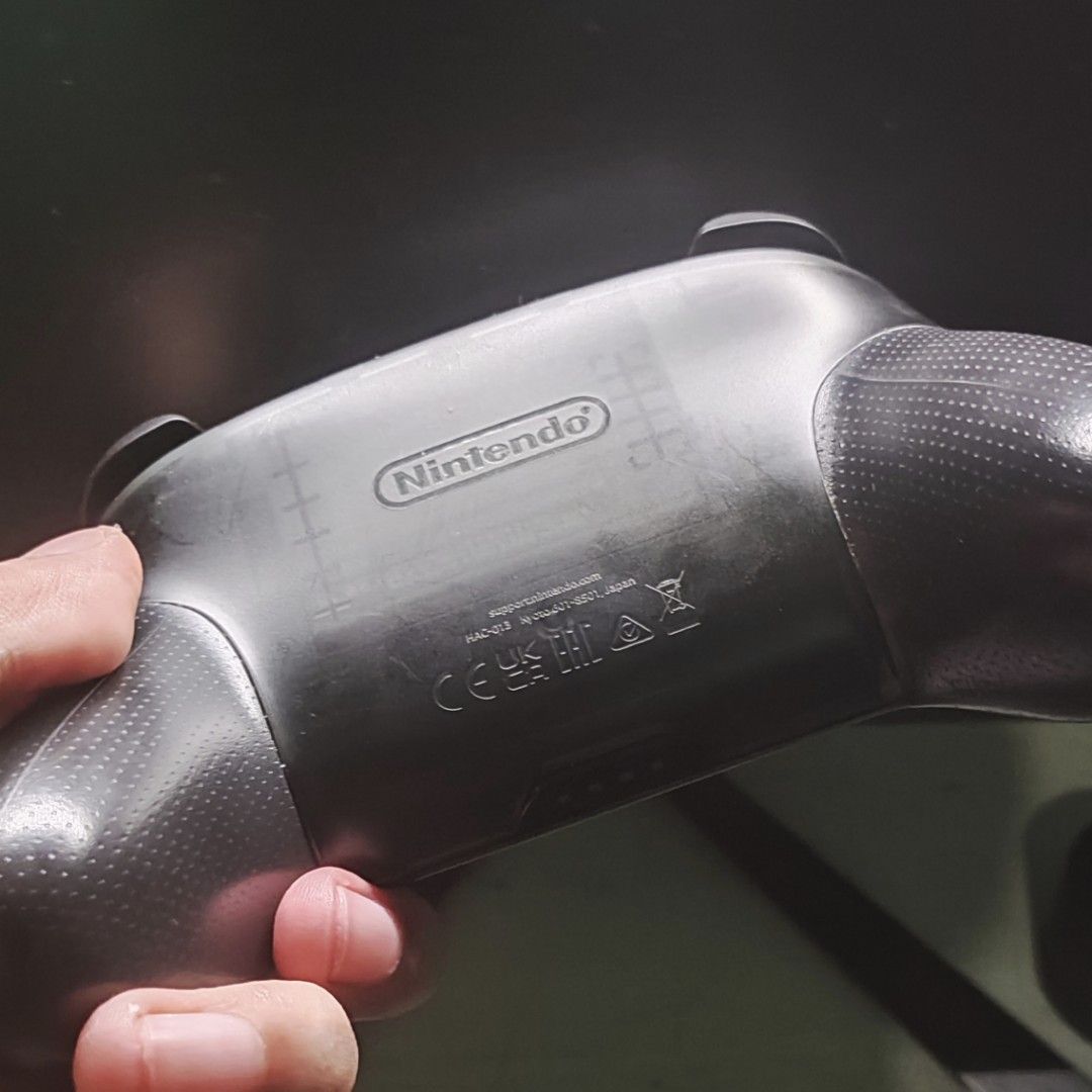 (FOR SALE!!) Nintendo Switch 1 Pro Controller - Black (Category: Controllers) located in Paranaque City. Submitted by nothamdan (Listing ID 1443105373, Image 2). Description: LAST PRICE Bought it in 2024 Meetup Loc: Around BF Homes Parañaque Can do courier service but shouldered by buyer RFS: Nakatambak nalang & need funds.